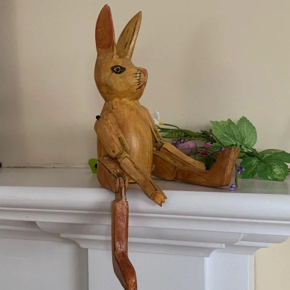 📌 Hand Crafted Wooden Farmhouse Jointed Rabbit - Picture 4 of 4